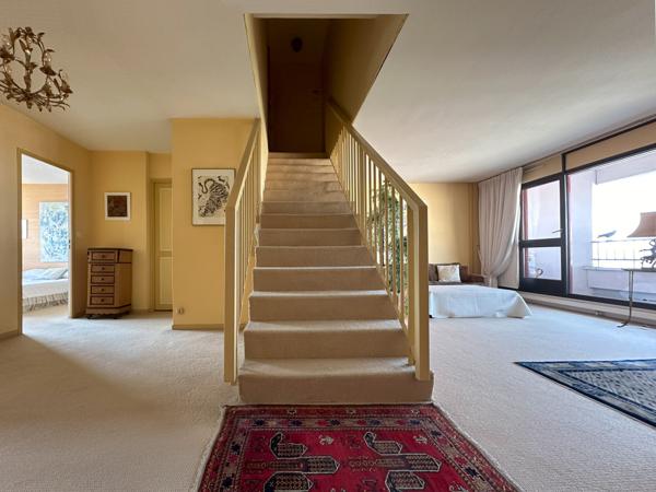 Nanterre (92000) Appartement de 85,64 m² avec balcon de 10,40 m² et parking souterrain en sous sol pour 420 000 € HAI