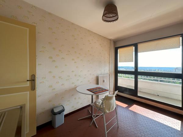 Nanterre (92000) Appartement de 85,64 m² avec balcon de 10,40 m² et parking souterrain en sous sol pour 420 000 € HAI