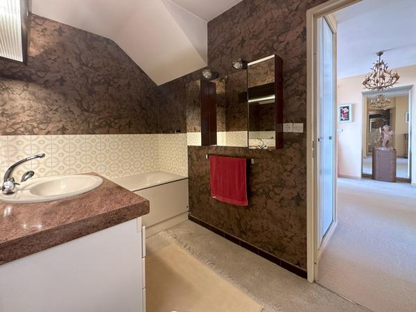 Nanterre (92000) Appartement de 85,64 m² avec balcon de 10,40 m² et parking souterrain en sous sol pour 420 000 € HAI