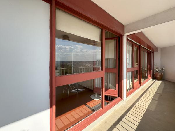 Nanterre (92000) Appartement de 85,64 m² avec balcon de 10,40 m² et parking souterrain en sous sol pour 420 000 € HAI