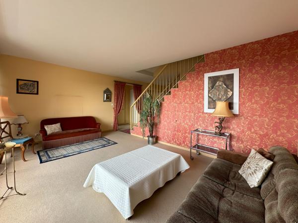 Nanterre (92000) Appartement de 85,64 m² avec balcon de 10,40 m² et parking souterrain en sous sol pour 420 000 € HAI