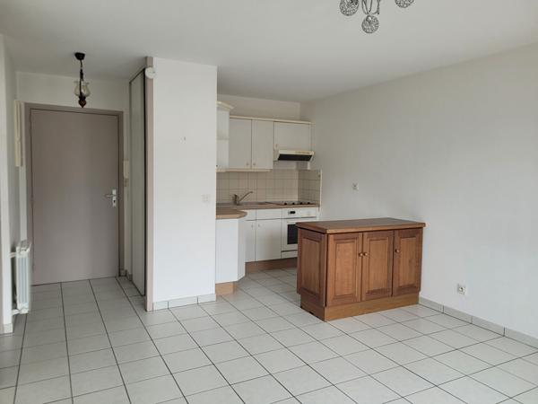 FAVERGES. APPARTEMENT T2 DE 36.80M² AVEC PARKING PRIVATIF ET CAVE
