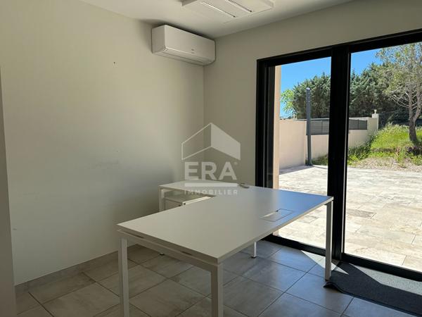 A VENDRE 83470 SAINT MAXIMIN  LOCAL COMMERCIAL DE 120 M² 7 BUREAUX SUR 2500M² DE TERRAIN  PARKING