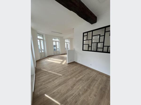Bureau à Louer à LILLE 885 €