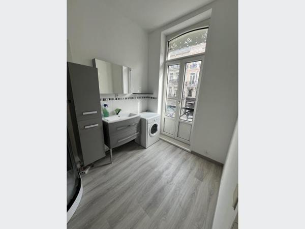 Bureau à Louer à LILLE 885 €