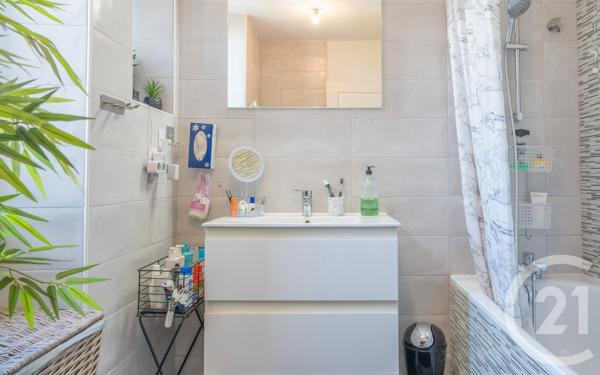 Appartement F3 à vendre  3 pièces - 65,04 m 2   BAYONNE  - 64