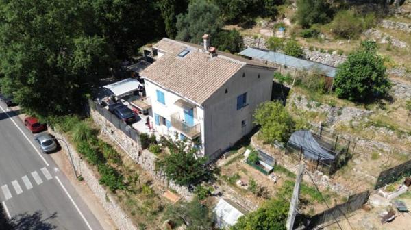 Villa T7 de 175 m2 avec garage sur 1800 m2 de terrain
