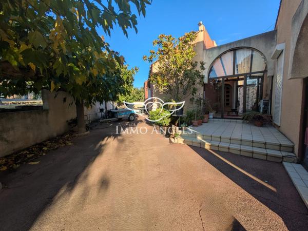 Ensemble de 2 maisons sur terrain d’environ 2800 m²