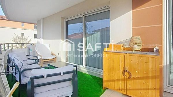 GRAND APPARTEMENT T4 DE 100M² AVEC TERRASSE, 2 GARAGES ET UNE CAVE