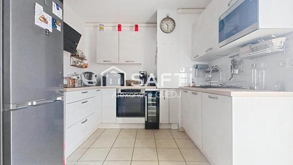 GRAND APPARTEMENT T4 DE 100M² AVEC TERRASSE, 2 GARAGES ET UNE CAVE