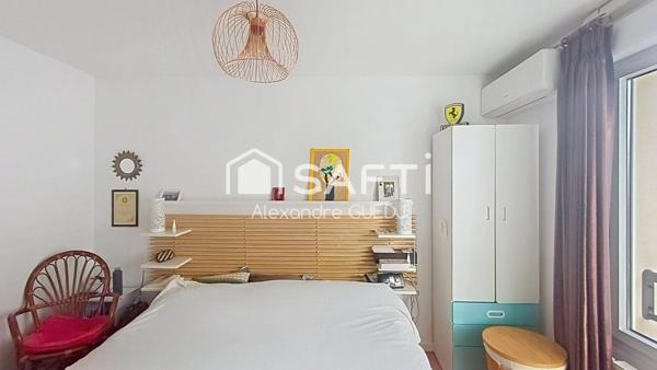 GRAND APPARTEMENT T4 DE 100M² AVEC TERRASSE, 2 GARAGES ET UNE CAVE