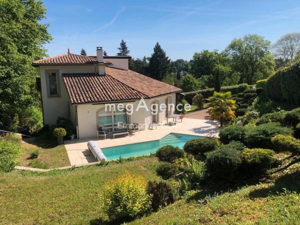 Maison à CHARBONNIERES-LES-BAINS, 69260 - 6 pièces 210m²