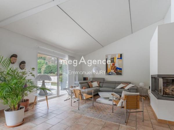 Maison à CHARBONNIERES-LES-BAINS, 69260 - 6 pièces 210m²