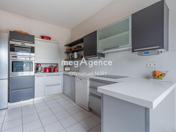 Maison à CHARBONNIERES-LES-BAINS, 69260 - 6 pièces 210m²