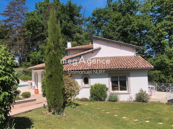 Maison à CHARBONNIERES-LES-BAINS, 69260 - 6 pièces 210m²