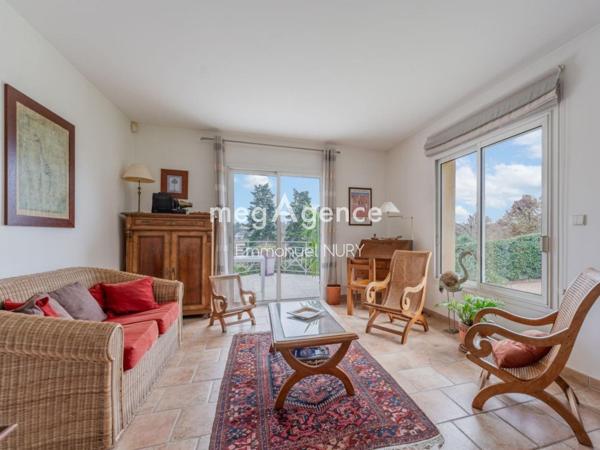 Maison à CHARBONNIERES-LES-BAINS, 69260 - 6 pièces 210m²