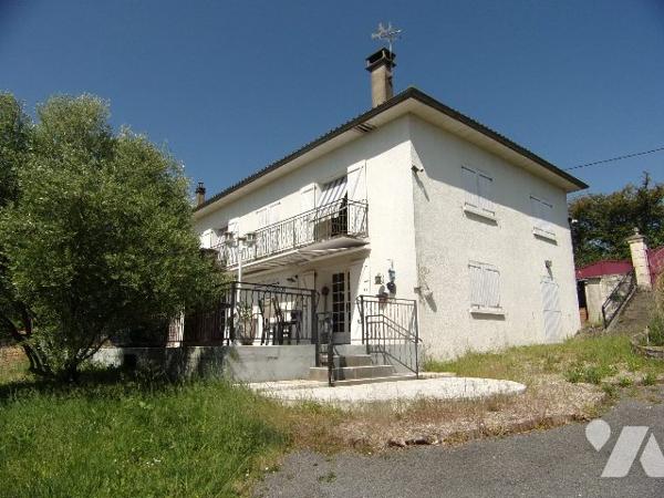 MAISON - PISCINE SUR 2381 m² de TERRAIN