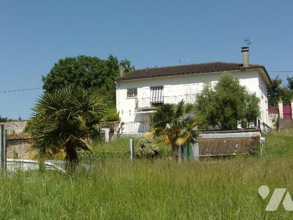 MAISON - PISCINE SUR 2381 m² de TERRAIN