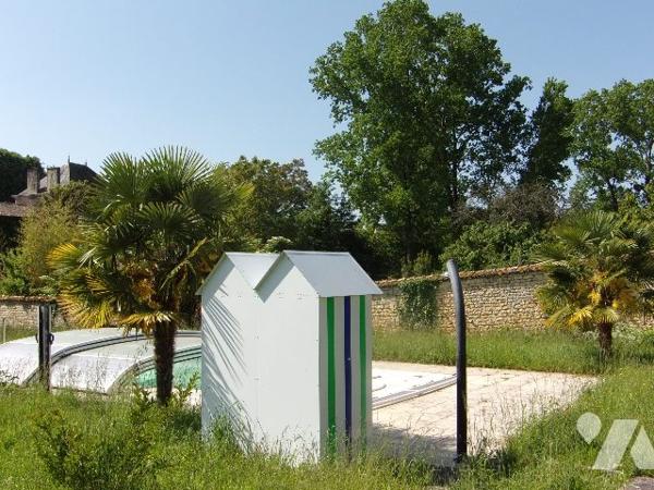 MAISON - PISCINE SUR 2381 m² de TERRAIN