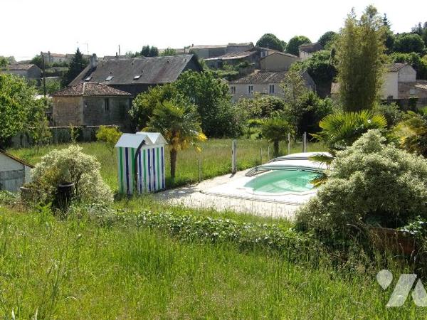 MAISON - PISCINE SUR 2381 m² de TERRAIN