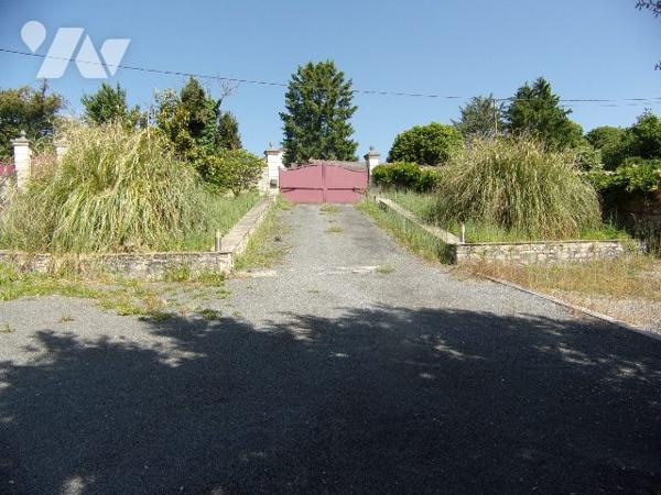 MAISON - PISCINE SUR 2381 m² de TERRAIN