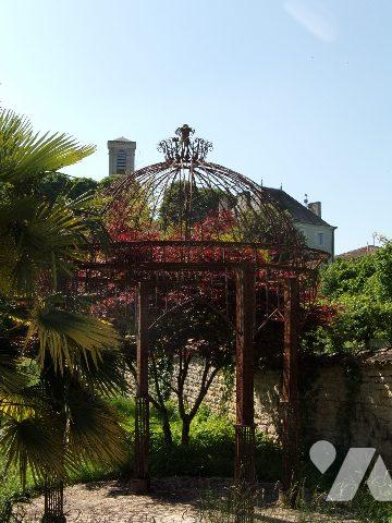 MAISON - PISCINE SUR 2381 m² de TERRAIN