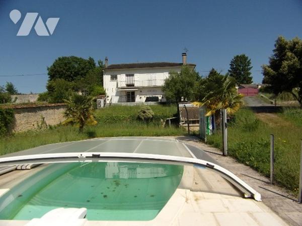 MAISON - PISCINE SUR 2381 m² de TERRAIN