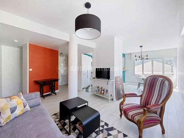 Vente                                                      Appartement
                        
                     2 pièces                      53 m2                     à Chamalières