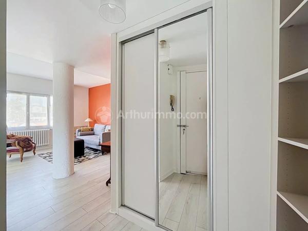 Vente                                                      Appartement
                        
                     2 pièces                      53 m2                     à Chamalières