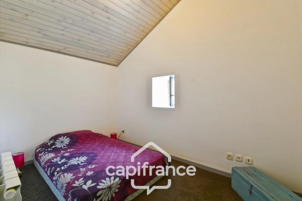 Maison charentaise à vendre 4 pièces LES EGLISES D'ARGENTEUIL (17)avec garage sur 1089m² de jardin arboré