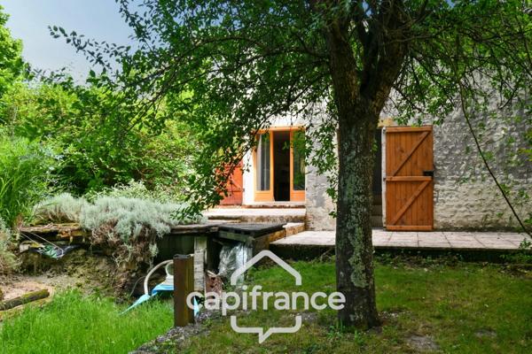 Maison charentaise à vendre 4 pièces LES EGLISES D'ARGENTEUIL (17)avec garage sur 1089m² de jardin arboré