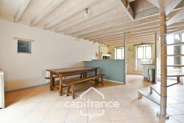 Maison charentaise à vendre 4 pièces LES EGLISES D'ARGENTEUIL (17)avec garage sur 1089m² de jardin arboré