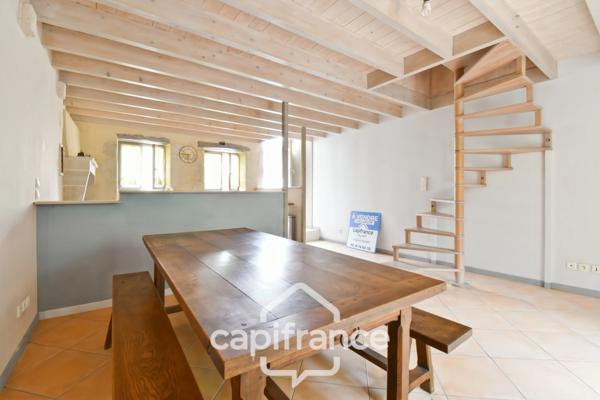 Maison charentaise à vendre 4 pièces LES EGLISES D'ARGENTEUIL (17)avec garage sur 1089m² de jardin arboré