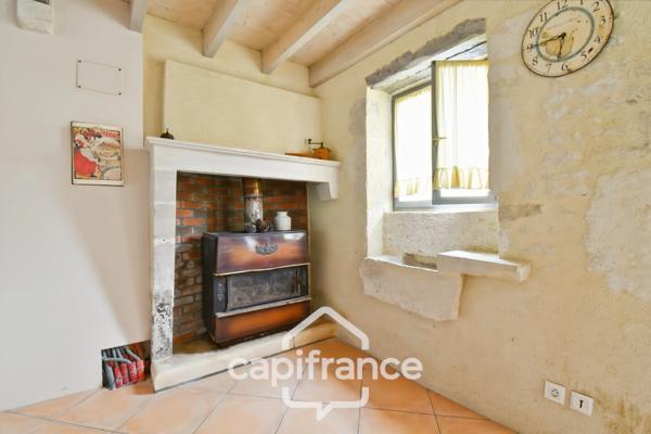 Maison charentaise à vendre 4 pièces LES EGLISES D'ARGENTEUIL (17)avec garage sur 1089m² de jardin arboré