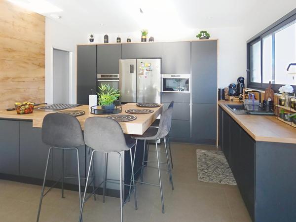 Villa plain pied type californien 168m² sur terrain avec pisicine de 896m²