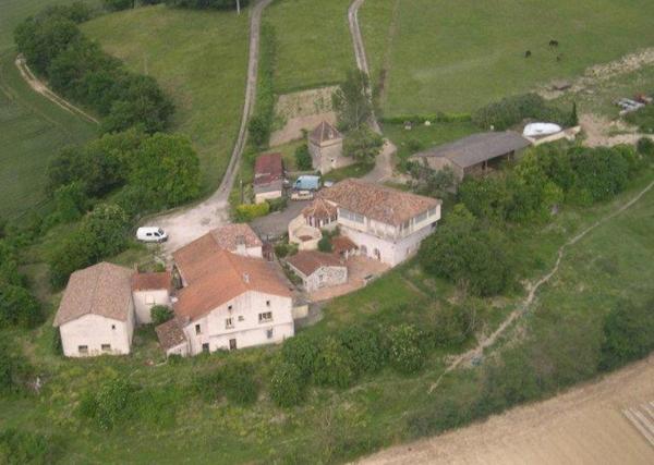 Domaine exceptionnel à 1 heure de Toulouse - 8 bâtiments et dépendances - vue sur les pyrénées