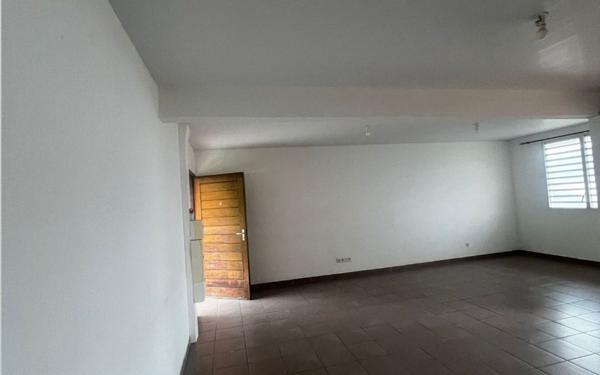 Appartement à louer    3 pièces •  Kourou