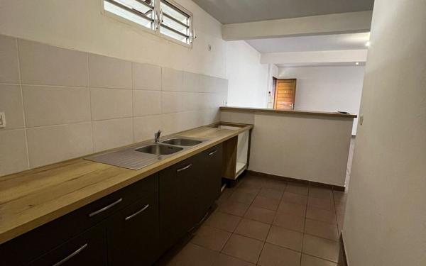 Appartement à louer    3 pièces •  Kourou