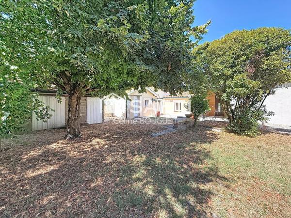 Maison de ville avec jardin, garage et dépendances