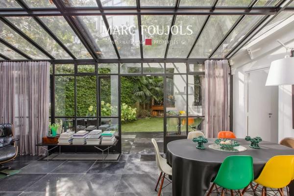Neuilly Hôpital Américain : ravissante maison à l’abri des regards avec son jardin arboré
