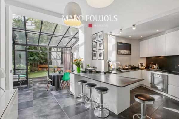 Neuilly Hôpital Américain : ravissante maison à l’abri des regards avec son jardin arboré