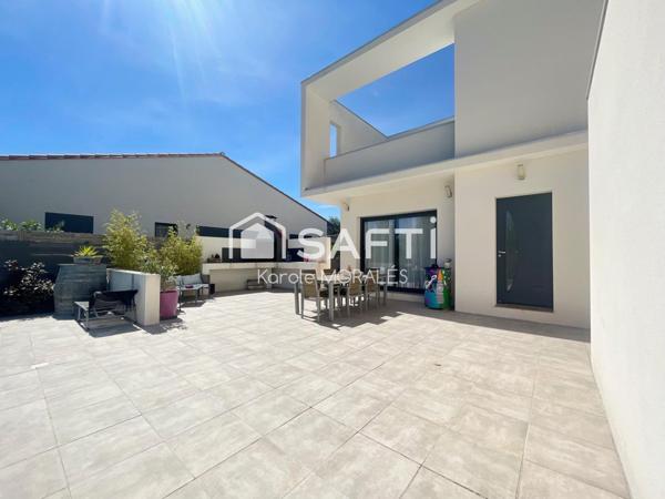 TOULOUGES (66), BELLE VILLA RECENTE, T4 AVEC PISCINE, GARAGE ET JARDIN