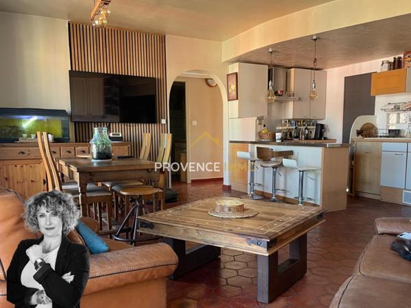 Grimaud (83310) Appartement dernier étage avec amarrage – Port Grimaud