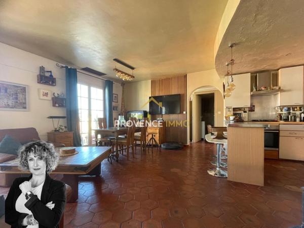 Grimaud (83310) Appartement dernier étage avec amarrage – Port Grimaud