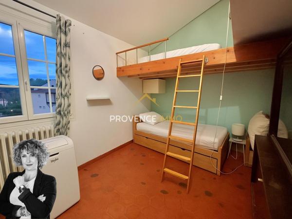 Grimaud (83310) Appartement dernier étage avec amarrage – Port Grimaud