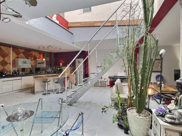 Loft lumineux de 115 m² avec terrasse — Quartier gare