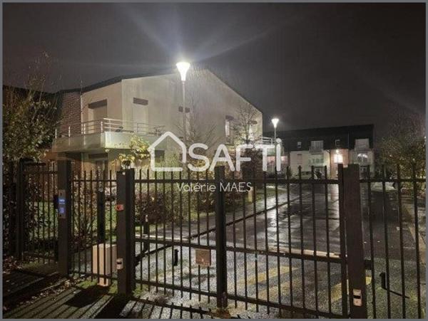 Résidence sécurisée dans un cadre verdoyant et calme.