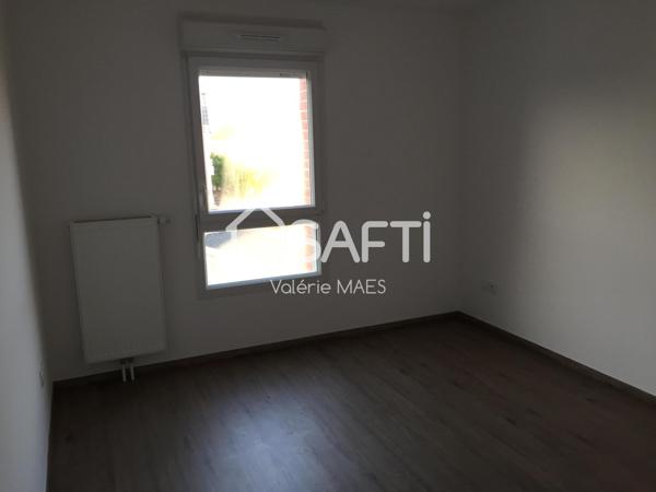 Résidence sécurisée dans un cadre verdoyant et calme.