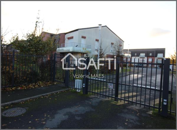 Résidence sécurisée dans un cadre verdoyant et calme.