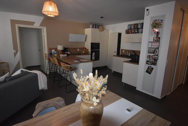 Appartement T3 avec terrasse et parking